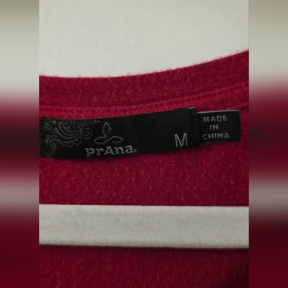 🔥prAna Raspberry Pink Long Sleeve Pocket Tee Scoop Neck Top Medium - Picture 3 of 7